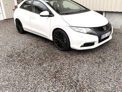Vit Begagnad 2013 Honda Civic Sport Halvkombi | 89 000 kr (Marknadspris)