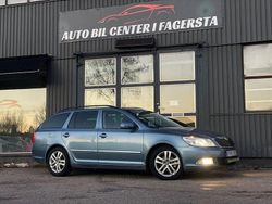 Ljusgrå Begagnad 2012 Skoda Octavia Elegance Kombi | 44 900 kr (Marknadspris)