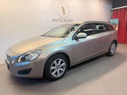 Ljusbrun (brun) Begagnad 2013 Volvo V60 Kinetic Kombi | 89 900 kr (Superpris)