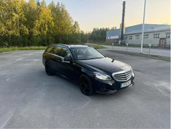 Svart Begagnad 2016 Mercedes E200 Kombi | 96 500 kr