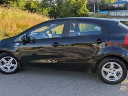Svart Begagnad 2012 Kia Rio Halvkombi | 60 000 kr (Marknadspris)