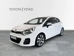Vit Begagnad 2016 Kia Rio Halvkombi | 99 000 kr (Marknadspris)