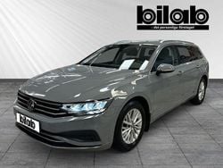 Grå (moonstone grey) Begagnad 2022 VW Passat Kombi | 269 000 kr (Marknadspris)