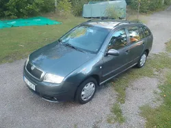 Mörkgrå (grå) Begagnad 2007 Skoda Fabia Kombi | 23 900 kr (Marknadspris)