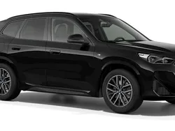 Svart (black sapphire metallic) Ny 2025 BMW X1 Comfort Edition SUV | 647 900 kr (Marknadspris)