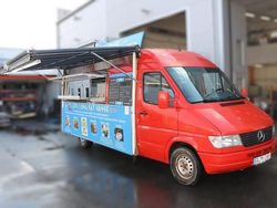 Röd Begagnad 1999 Mercedes Sprinter Van | 279 000 kr