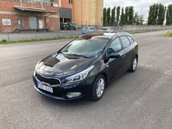 Svart (svartmetallic) Begagnad 2013 Kia Ceed Sportswagon EX Kombi | 73 500 kr (Lite dyr)