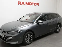 Mörkgrå Begagnad 2024 VW Passat Business Kombi | 419 800 kr (Dyr)