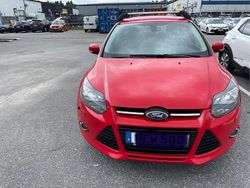 Röd Begagnad 2014 Ford Focus Titanium Kombi | 52 000 kr (Bra pris)