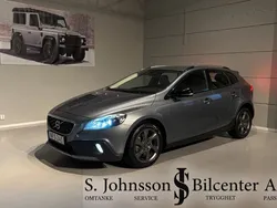 Grå Begagnad 2016 Volvo V40 CC Summum Kombi | 169 800 kr (Marknadspris)