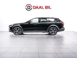 Svart Begagnad 2022 Volvo V90 CC Core Kombi | 429 700 kr (Marknadspris)