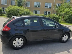 Svart Begagnad 2005 Citroën C4 Halvkombi | 31 000 kr