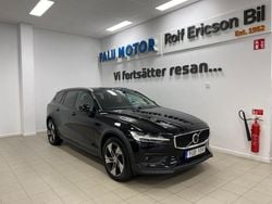 Svart Begagnad 2022 Volvo V60 CC Kombi | 319 500 kr (Marknadspris)