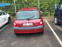 Röd Begagnad 2002 Renault Clio II Expression Halvkombi | 19 900 kr (Marknadspris)