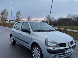 Begagnad 2003 Renault Clio II Halvkombi | 26 000 kr