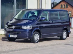 Mörkblå Begagnad 2015 VW Multivan Comfortline Minibuss | 209 900 kr