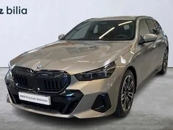 Grå Begagnad 2024 BMW 520 M Sport Kombi | 619 000 kr (Dyr)