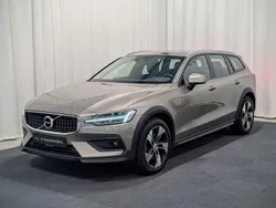 Grå Begagnad 2019 Volvo V60 CC Momentum Kombi | 289 900 kr (Marknadspris)