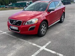 Röd Begagnad 2012 Volvo XC60 R-Design SUV | 126 000 kr (Marknadspris)