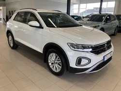 Vit (pure white) Begagnad 2022 VW T-Roc Life SUV | 249 900 kr (Bra pris)