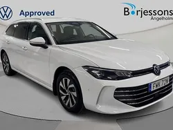 Vit Begagnad 2024 VW Passat Business Kombi | 344 000 kr (Marknadspris)
