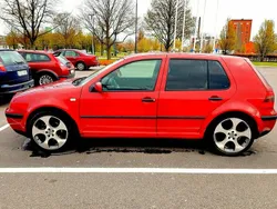 Röd (orange) Begagnad 1999 VW Golf IV Trendline Halvkombi | 24 900 kr