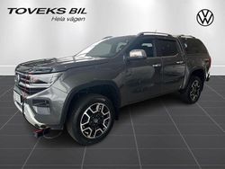Mörkgrå (dark grey metallic) Ny 2025 VW Amarok Style Pickup | 819 750 kr (Marknadspris)