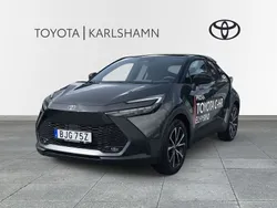 Mörkgrå (grå) Begagnad 2023 Toyota C-HR Style SUV | 395 000 kr (Marknadspris)
