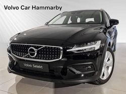 Svart Begagnad 2020 Volvo V60 CC Kombi | 389 000 kr (Marknadspris)