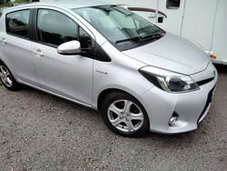 Silver Begagnad 2013 Toyota Yaris Hybrid Active Halvkombi | 105 000 kr (Lite dyr)