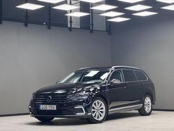 Svart Begagnad 2022 VW Passat GTE Kombi | 279 900 kr (Marknadspris)