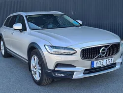 Ljusbrun (brun) Begagnad 2018 Volvo V90 CC Plus Kombi | 184 900 kr (Marknadspris)