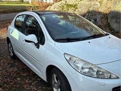 Vit Begagnad 2009 Peugeot 207 Halvkombi | 30 000 kr (Marknadspris)