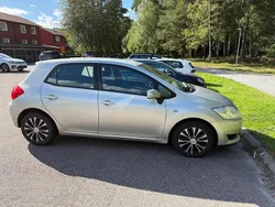 Silver Begagnad 2008 Toyota Auris Halvkombi | 29 900 kr (Marknadspris)