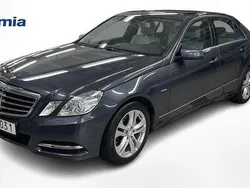 Mörkgrå (grå) Begagnad 2011 Mercedes E200 Sedan | 149 900 kr (Dyr)