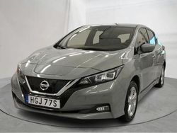 Ljusgrå Begagnad 2021 Nissan Leaf N-Connecta Halvkombi | 213 000 kr