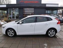 Vit samma som bilen Begagnad 2013 Volvo V40 Kinetic Halvkombi | 54 900 kr (Marknadspris)