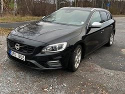 Svart Begagnad 2013 Volvo V60 R-Design Kombi | 164 900 kr (Lite dyr)