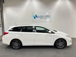 Vit Begagnad 2015 Toyota Auris Touring Sports Edition Kombi | 109 000 kr (Lite dyr)