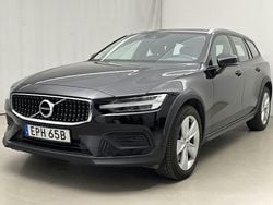 Svart Begagnad 2020 Volvo V60 CC SE Kombi | 329 900 kr (Bra pris)