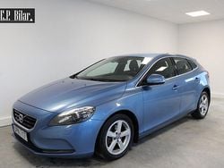 Blå Begagnad 2014 Volvo V40 Kinetic Kombi | 98 900 kr (Marknadspris)