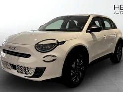 Vit (black) Ny 2024 Fiat 600 Pop SUV | 290 800 kr (Marknadspris)