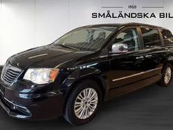Svart Begagnad 2012 Lancia Voyager Minibuss | 139 000 kr