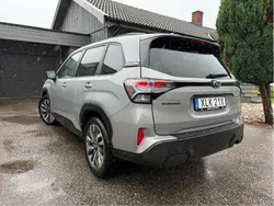 Grå Begagnad 2025 Subaru Forester SUV | 395 000 kr (Bra pris)