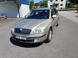 Ljusbrun (brun) Begagnad 2006 Skoda Octavia Kombi | 19 900 kr (Marknadspris)