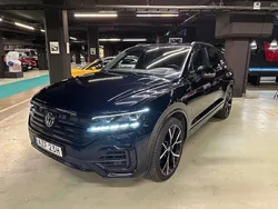 Mörkblå Begagnad 2021 VW Touareg R SUV | 649 000 kr (Marknadspris)