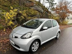 Silver Begagnad 2008 Toyota Aygo Halvkombi | 29 900 kr (Marknadspris)
