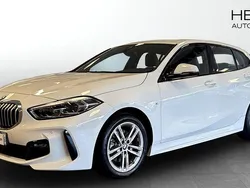 Vit (white) Begagnad 2022 BMW 118 M Sport Halvkombi | 288 700 kr (Dyr)