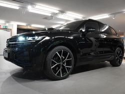 Svart Begagnad 2024 VW Touareg R-line SUV | 949 800 kr (Marknadspris)