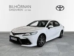 Vit Begagnad 2022 Toyota Camry Hybrid Executive Sedan | 344 900 kr (Marknadspris)
